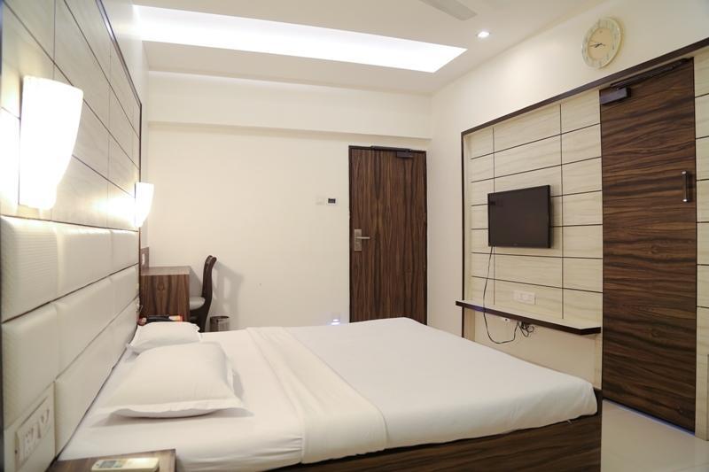 Hotel Golden Plaza Ahmadábád Pokoj fotografie